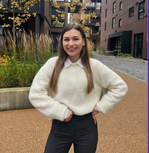 Michelle forklarer kurset